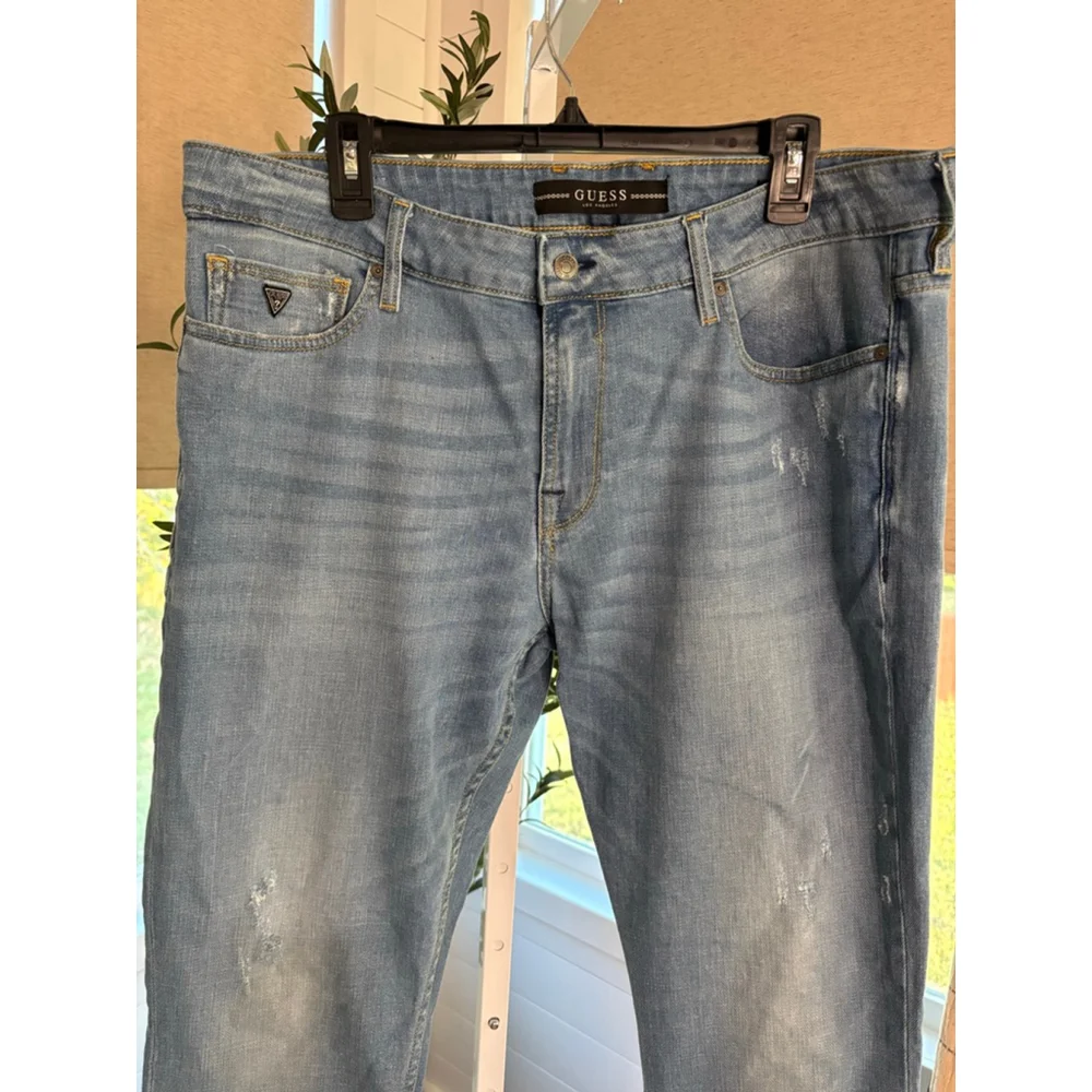 F13. Men’s Guess Denim Jeans, Light Wash, Factory Distressed, Slim Tapered, 38